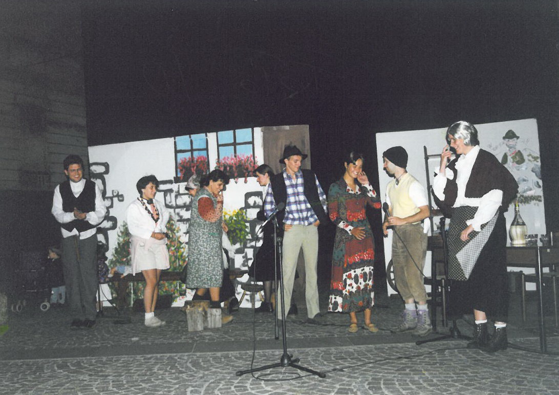 1998 - Teatro in patois con giovani promesse locali